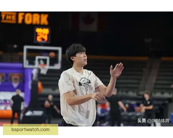 杨瀚森混音队巧妙运用英文数数干扰对手发球技巧赢得比赛